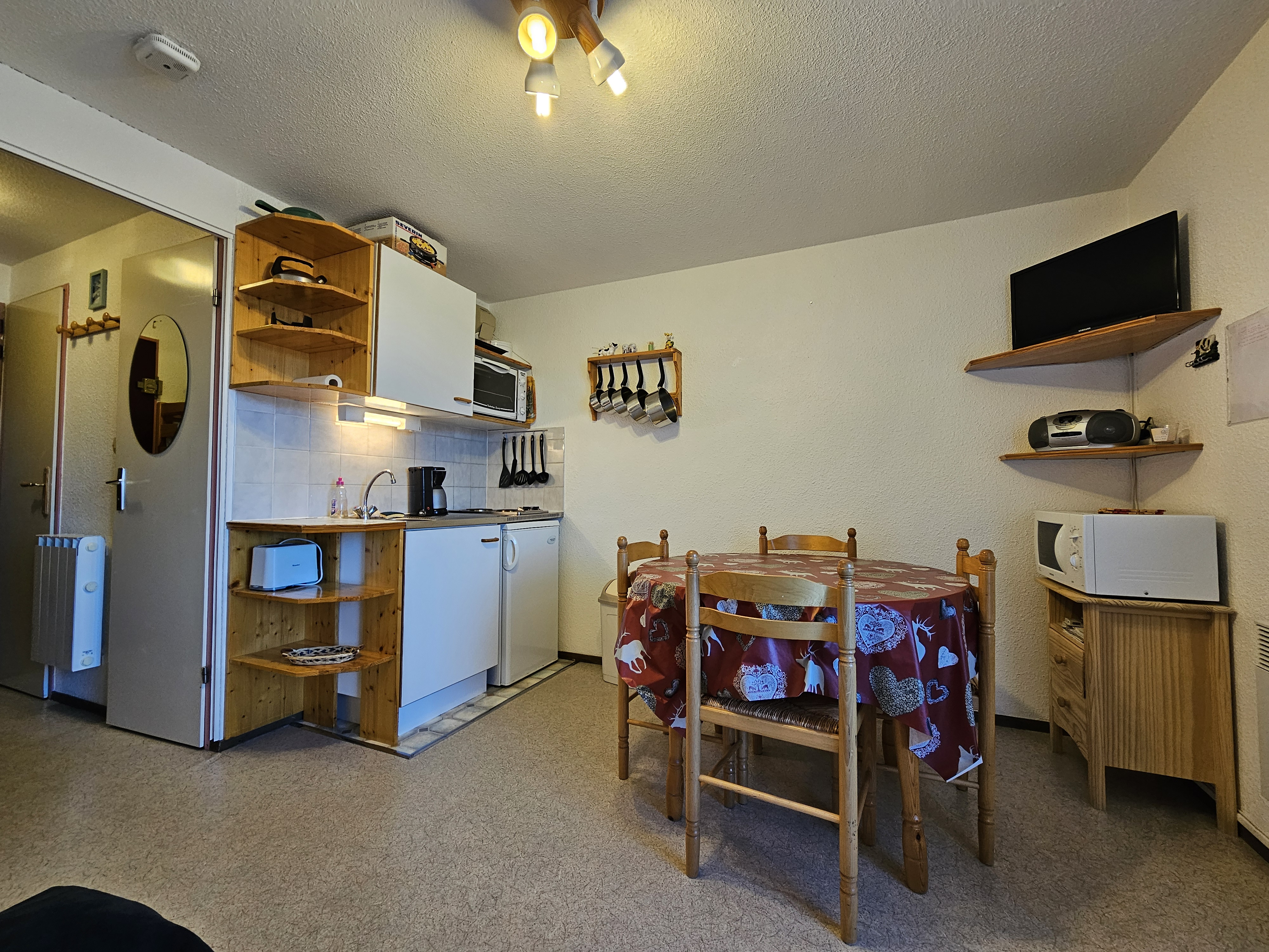 Le Cernois - Studio en résidence - P402PAR00
