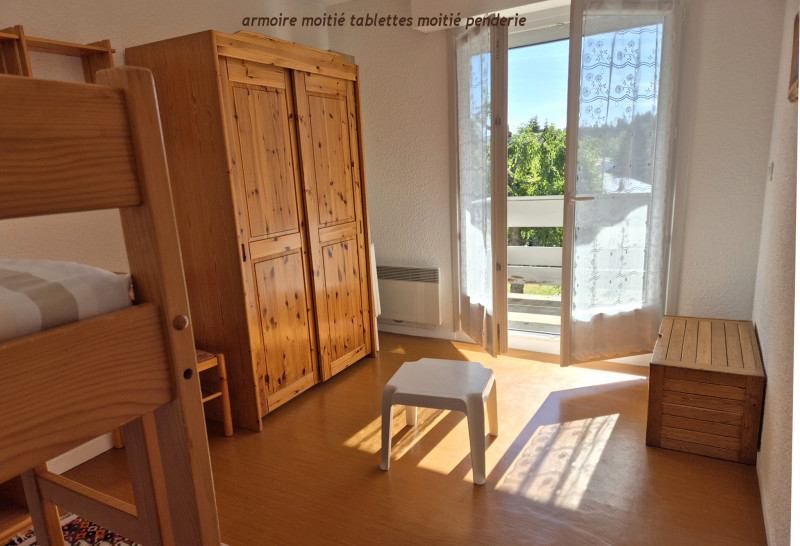 chambre vue vers le balcon