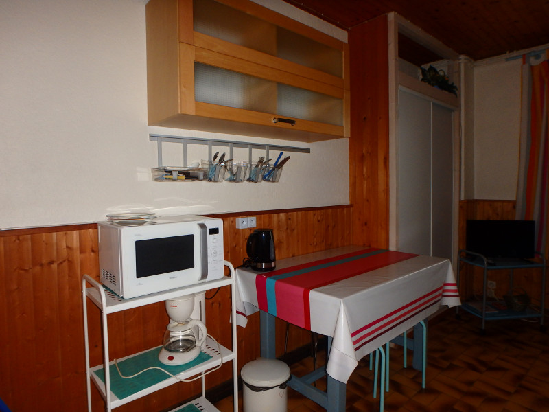 studio-appartement-salle-a-manger-vacances-station-des-rousses-jura-60002